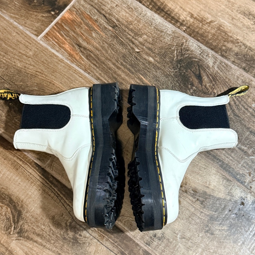 Dr. Martens 2976 Smooth Leather Platform Chelsea Boots, 8W/7M - Picture 7 of 13